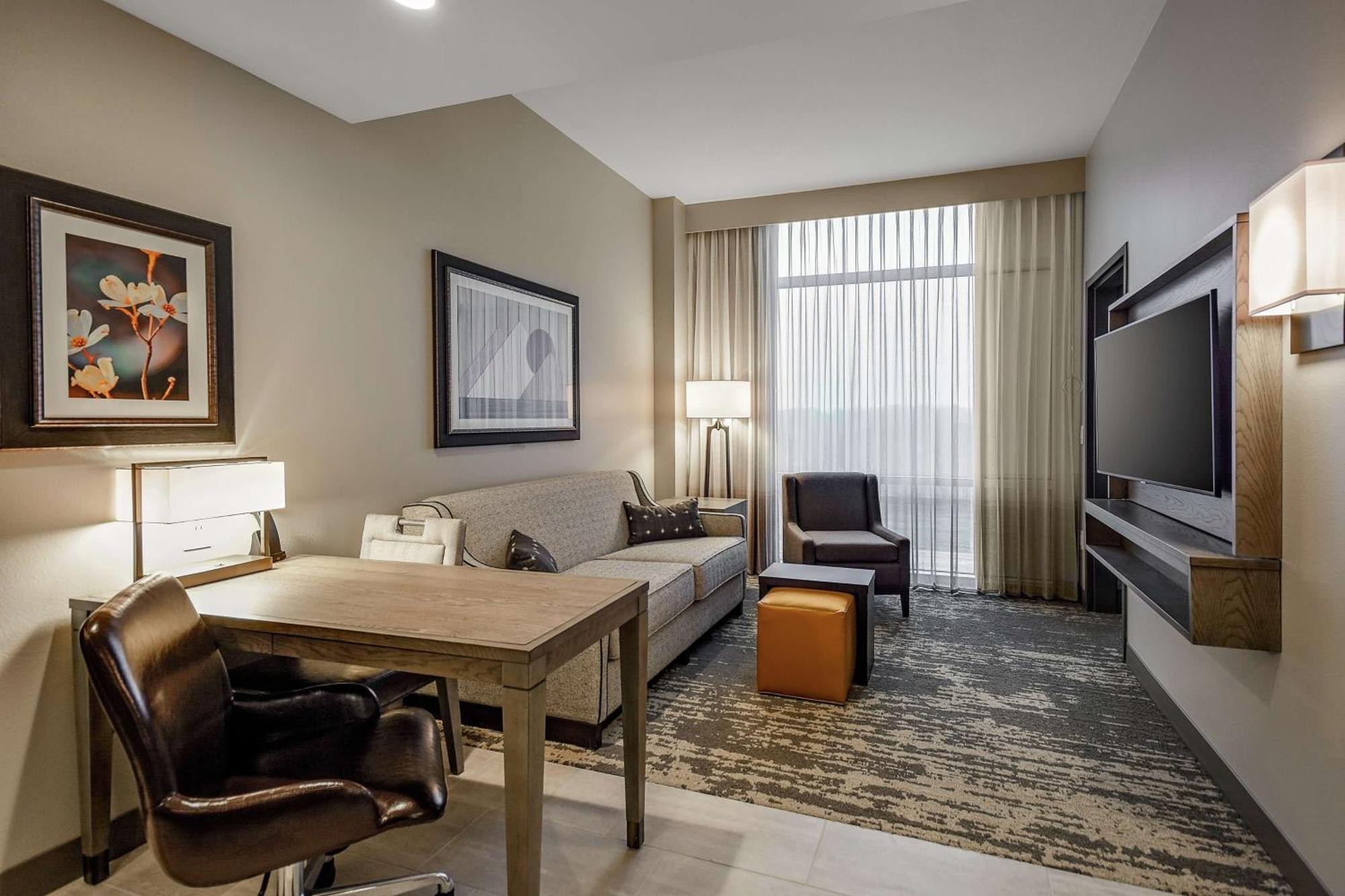 Two-Room King Suite,1557364822:JPEG